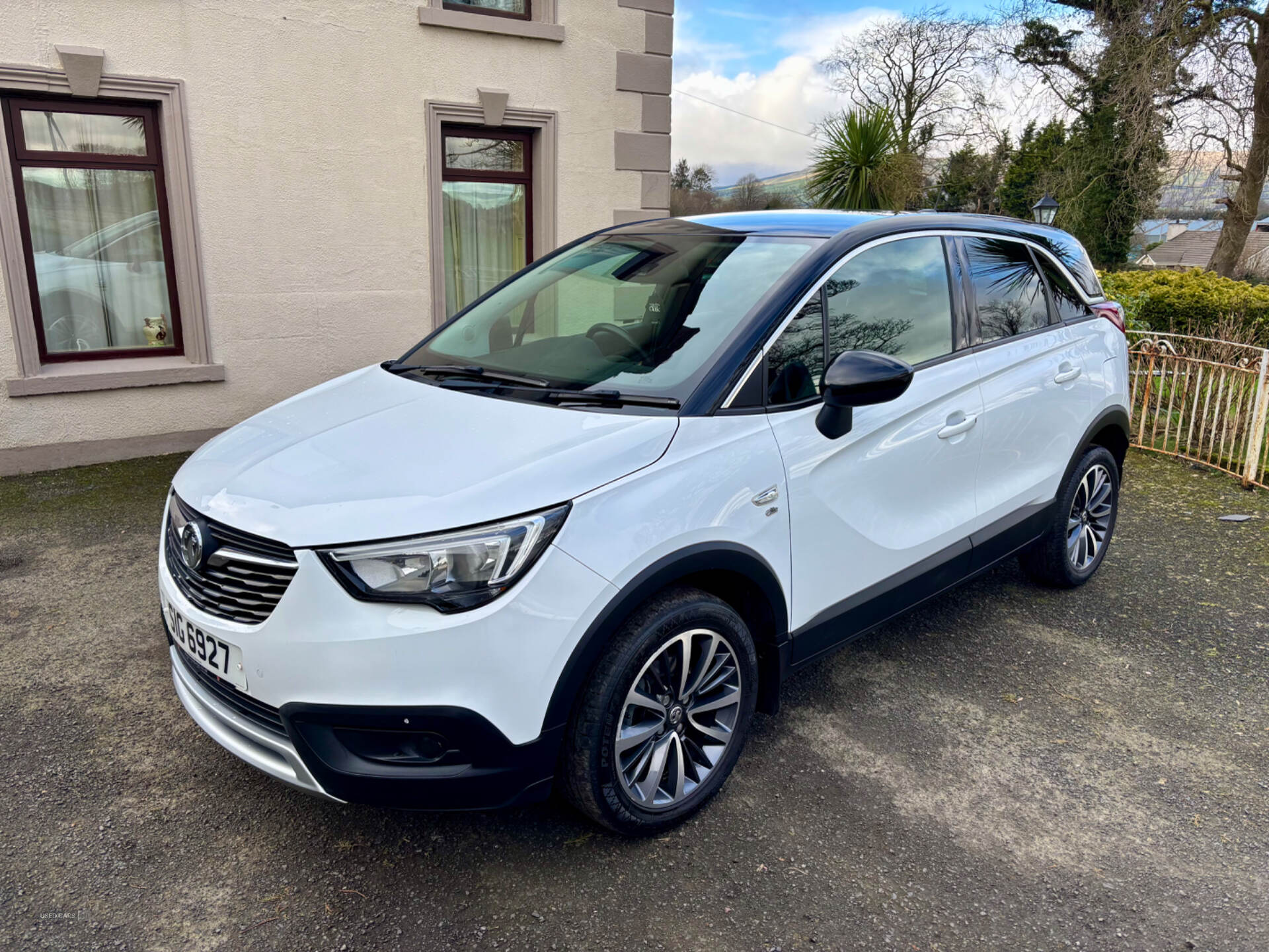 Jun 2017 Vauxhall Crossland X 1.2T ecoTec [110] Elite 5dr [Start Stop]