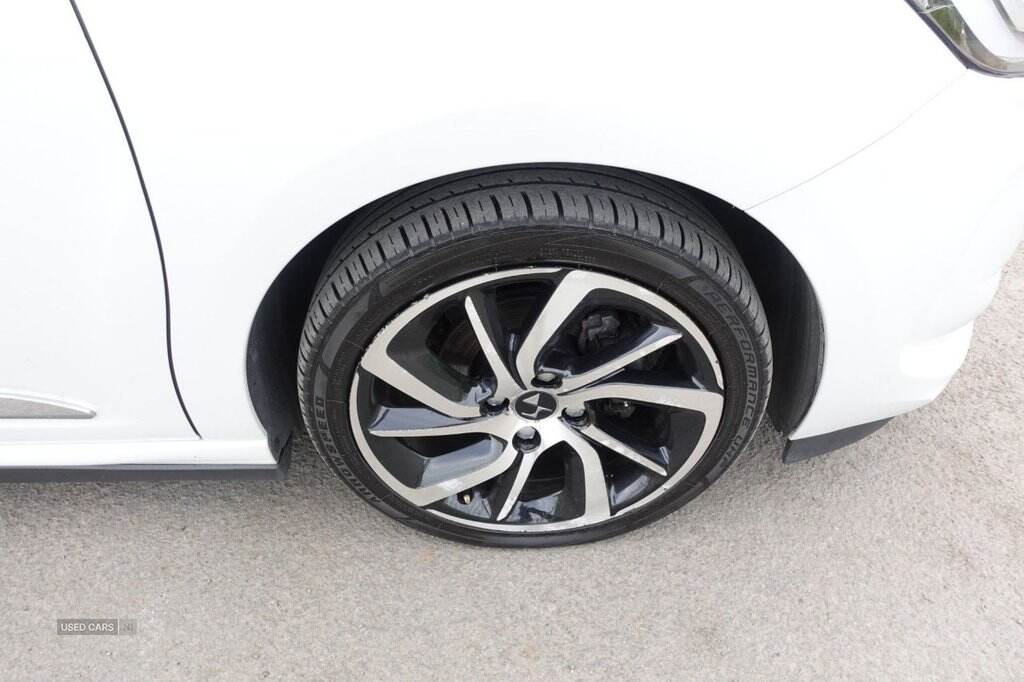 Jul 2016 DS AUTOMOBILES 1.6 BlueHDi 120 Prestige 3dr