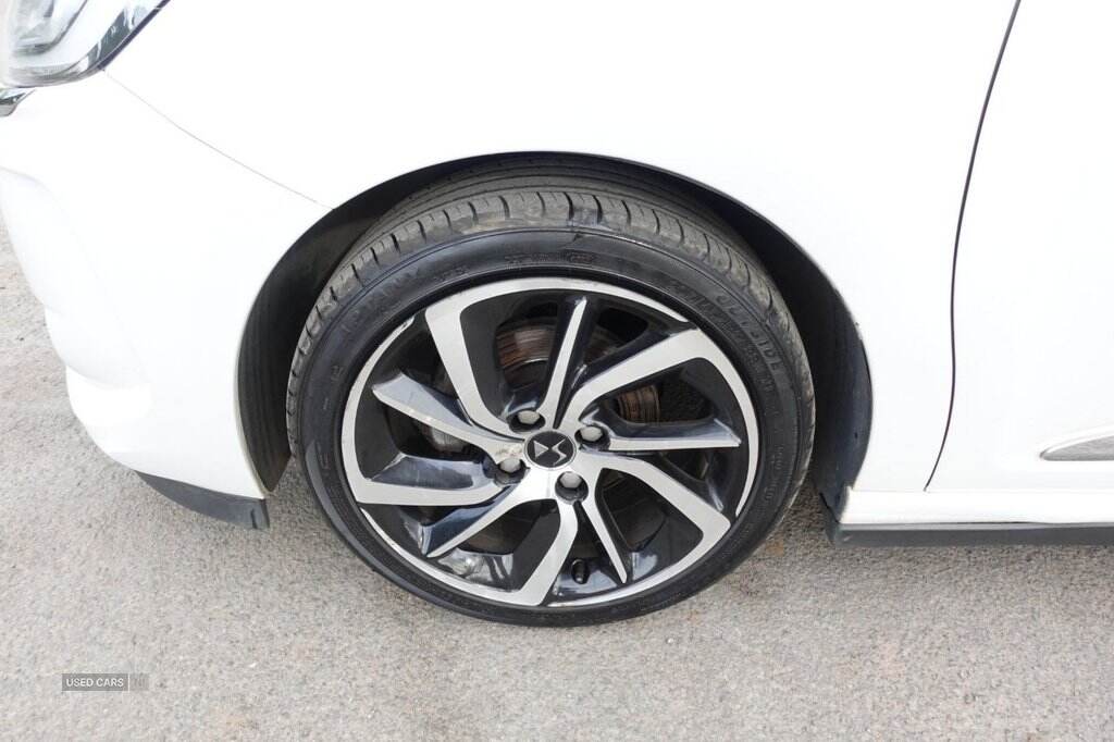 Jul 2016 DS AUTOMOBILES 1.6 BlueHDi 120 Prestige 3dr