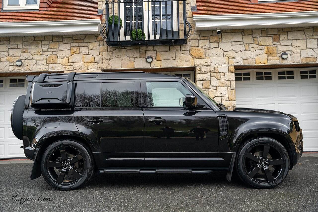 Dec 2023 Land Rover Defender 3.0 D250 X-Dynamic HSE 110 5dr Auto