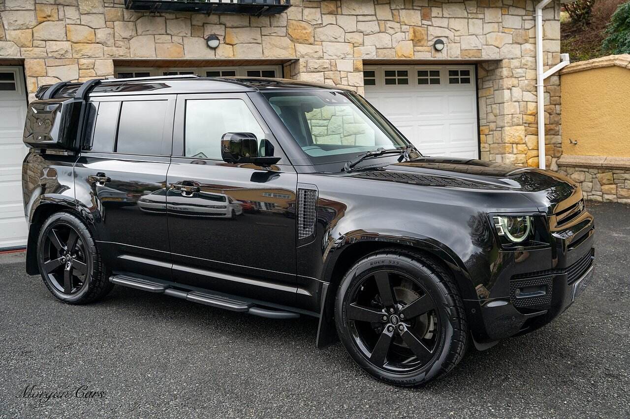 Dec 2023 Land Rover Defender 3.0 D250 X-Dynamic HSE 110 5dr Auto