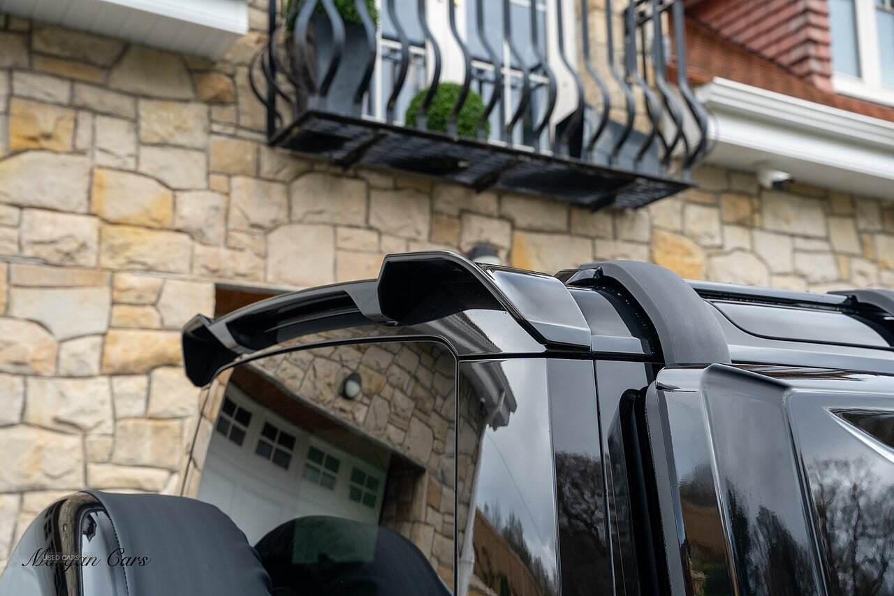 Dec 2023 Land Rover Defender 3.0 D250 X-Dynamic HSE 110 5dr Auto