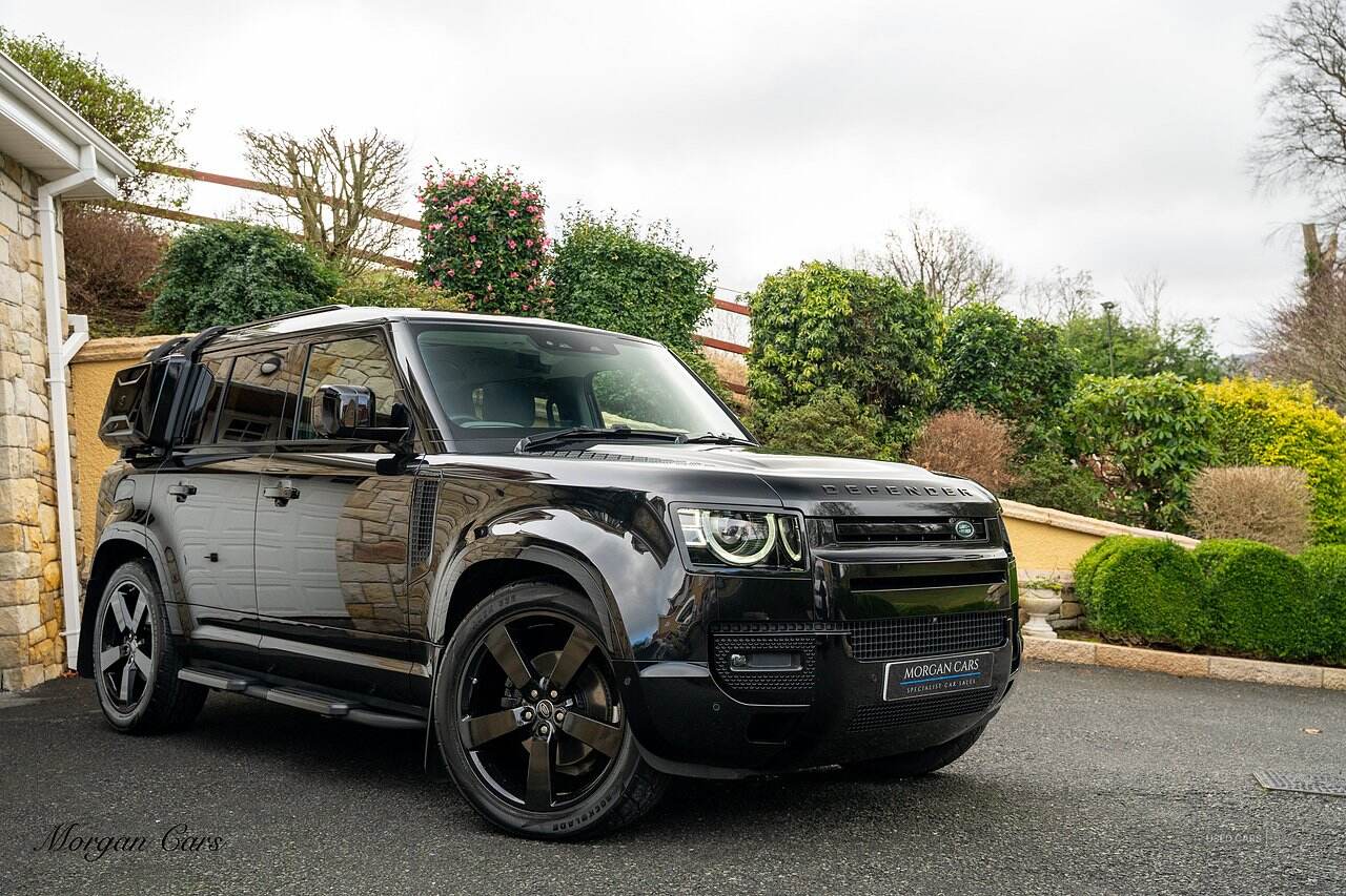Dec 2023 Land Rover Defender 3.0 D250 X-Dynamic HSE 110 5dr Auto
