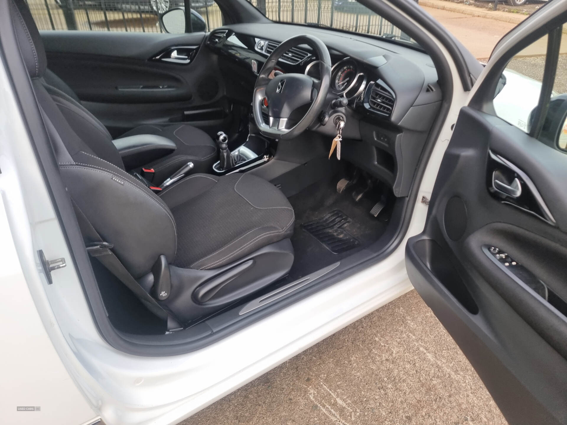Jul 2015 Citroen DS3 1.6 e-HDi Airdream DStyle Plus 3dr