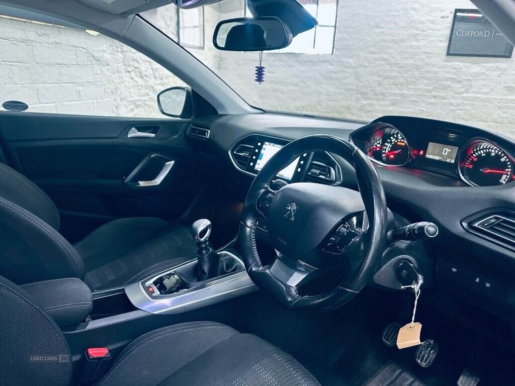 Oct 2015 Peugeot 308 1.6 BlueHDi 120 Allure 5dr