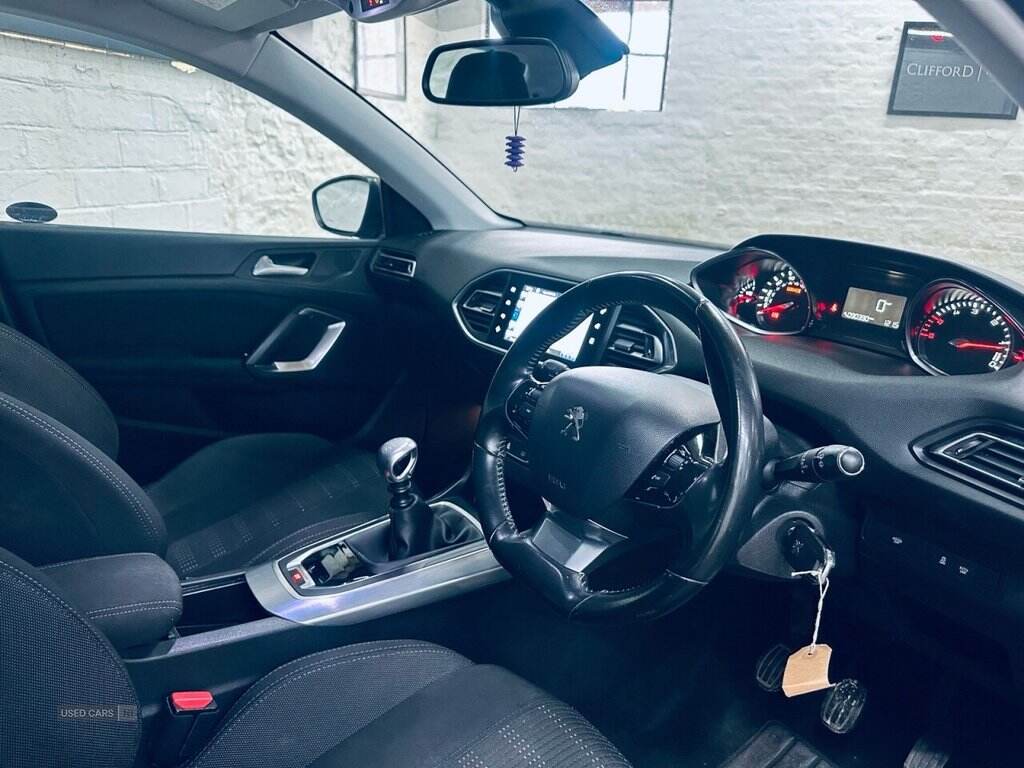 Oct 2015 Peugeot 308 1.6 BlueHDi 120 Allure 5dr