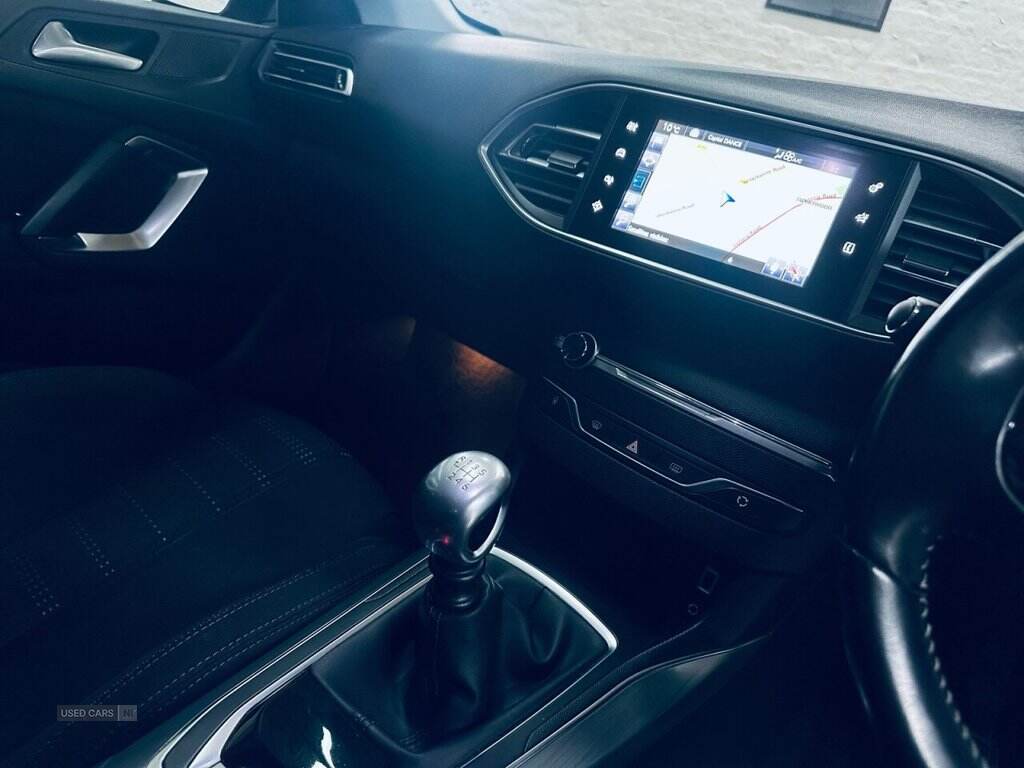Oct 2015 Peugeot 308 1.6 BlueHDi 120 Allure 5dr