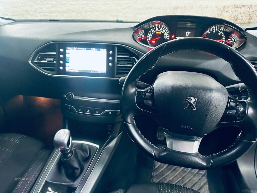 Oct 2015 Peugeot 308 1.6 BlueHDi 120 Allure 5dr