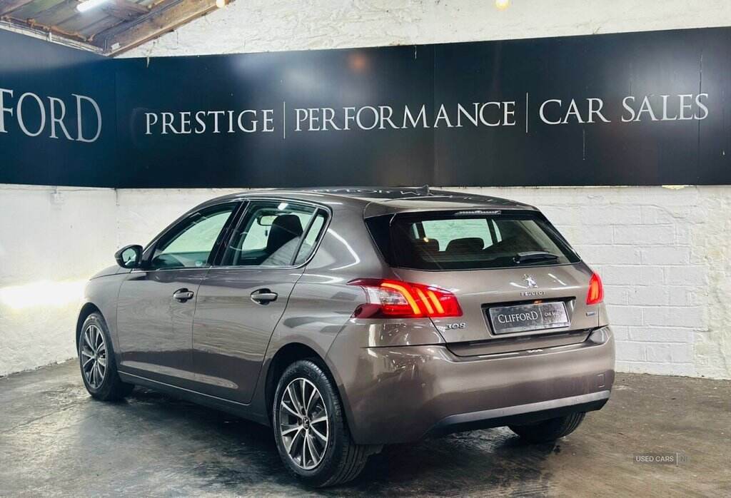 Oct 2015 Peugeot 308 1.6 BlueHDi 120 Allure 5dr