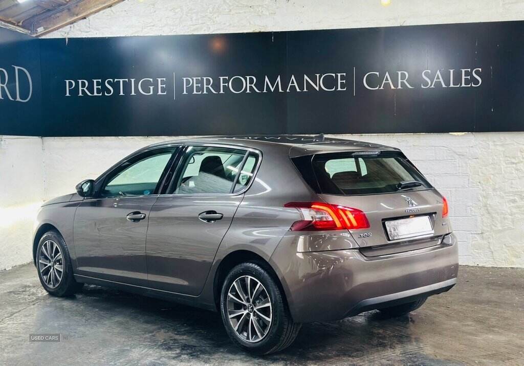 Oct 2015 Peugeot 308 1.6 BlueHDi 120 Allure 5dr