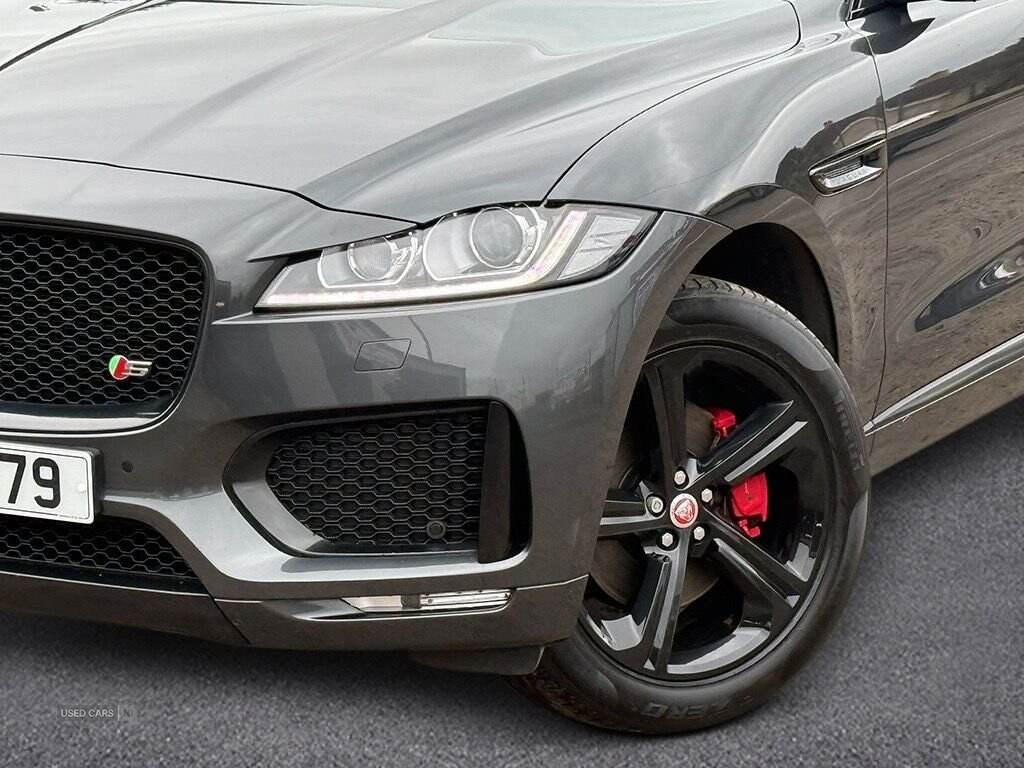 Apr 2017 Jaguar F-Pace 3.0d V6 S 5dr Auto AWD