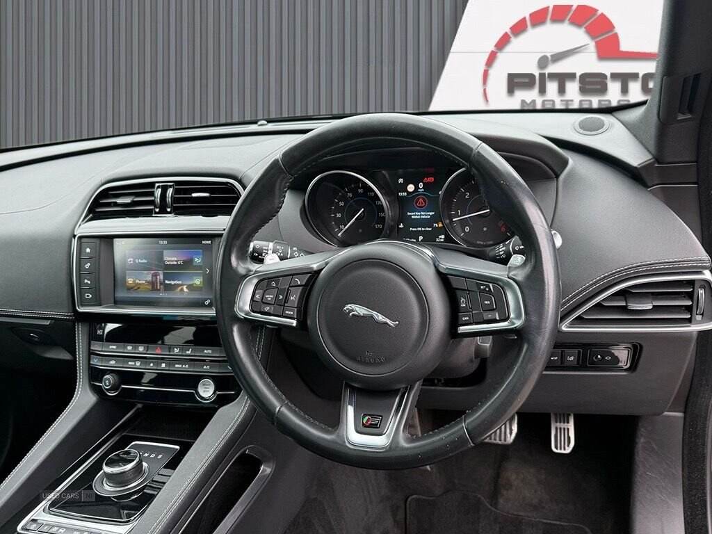 Apr 2017 Jaguar F-Pace 3.0d V6 S 5dr Auto AWD