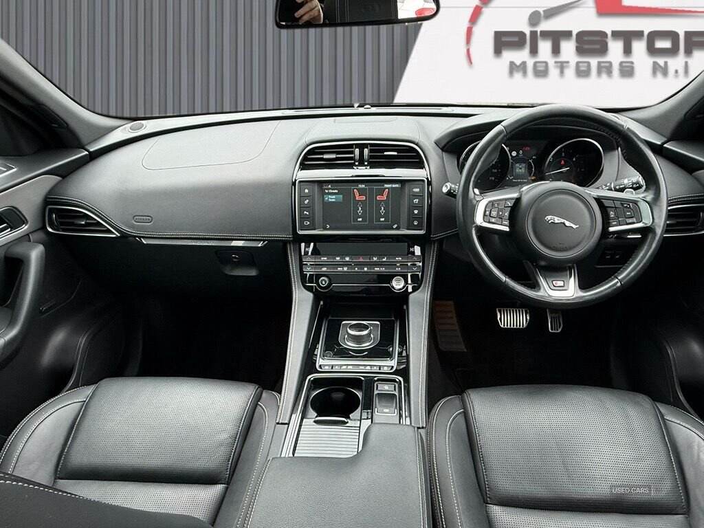 Apr 2017 Jaguar F-Pace 3.0d V6 S 5dr Auto AWD