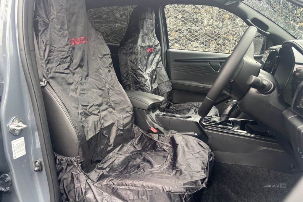 Apr 2025 Isuzu D-Max V-Cross STEEL Edition Automatic