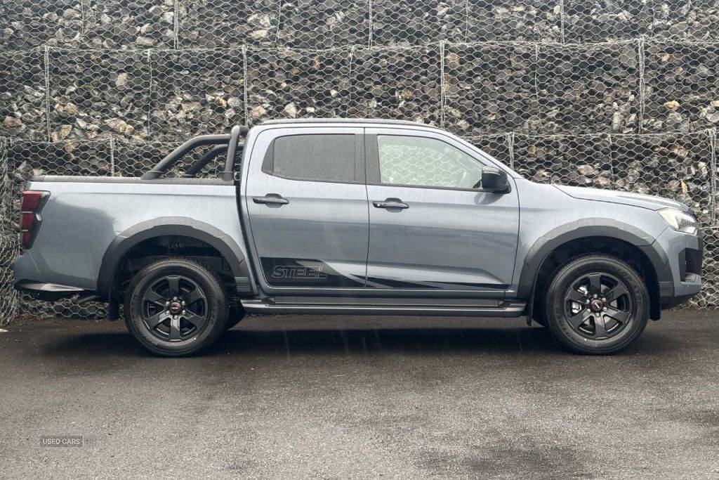 Apr 2025 Isuzu D-Max V-Cross STEEL Edition Automatic