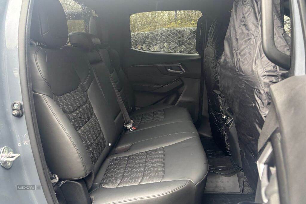 Apr 2025 Isuzu D-Max V-Cross STEEL Edition Automatic