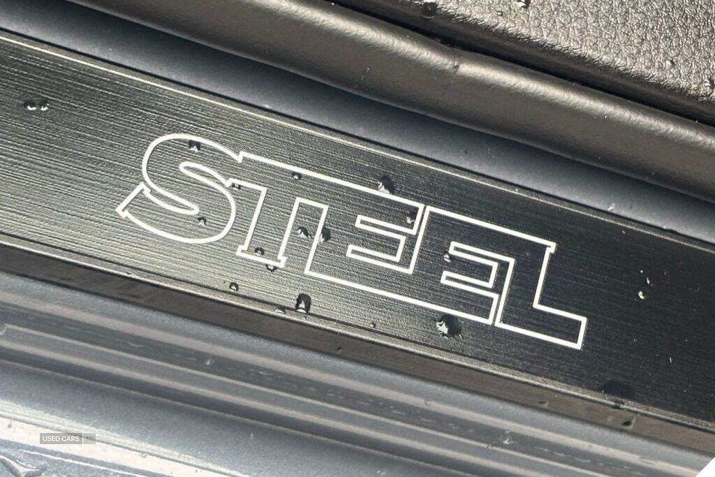 Apr 2025 Isuzu D-Max V-Cross STEEL Edition Automatic