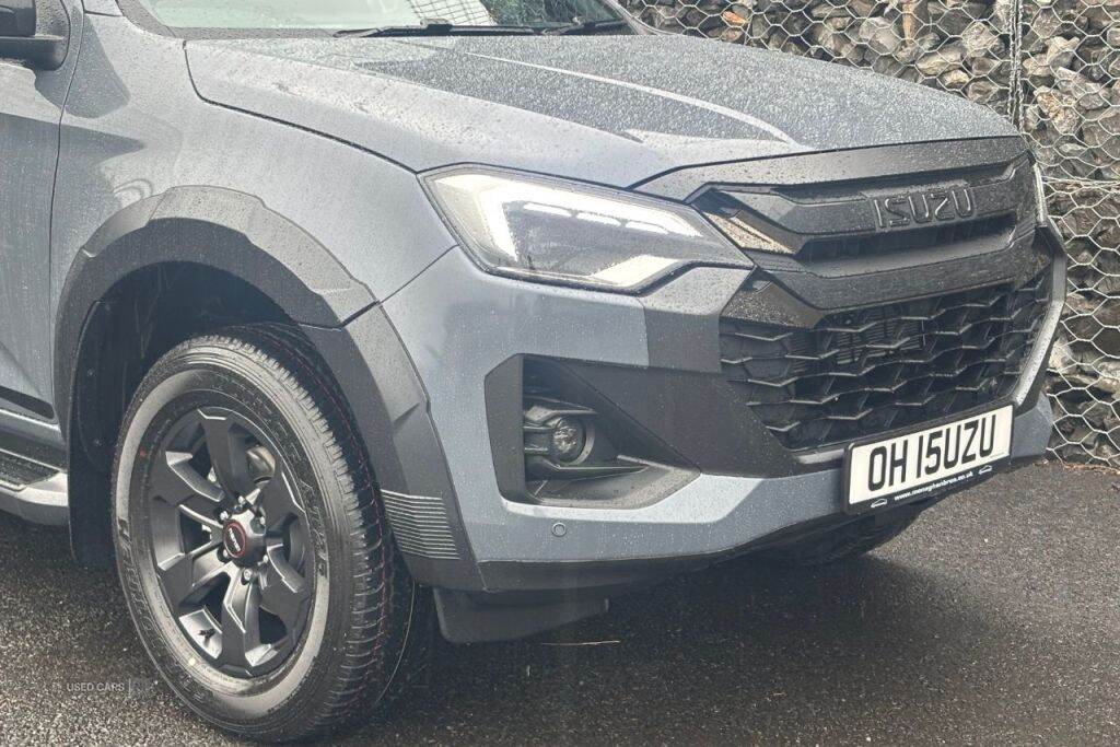 Apr 2025 Isuzu D-Max V-Cross STEEL Edition Automatic
