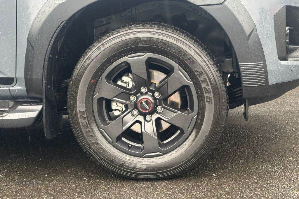 Apr 2025 Isuzu D-Max V-Cross STEEL Edition Automatic