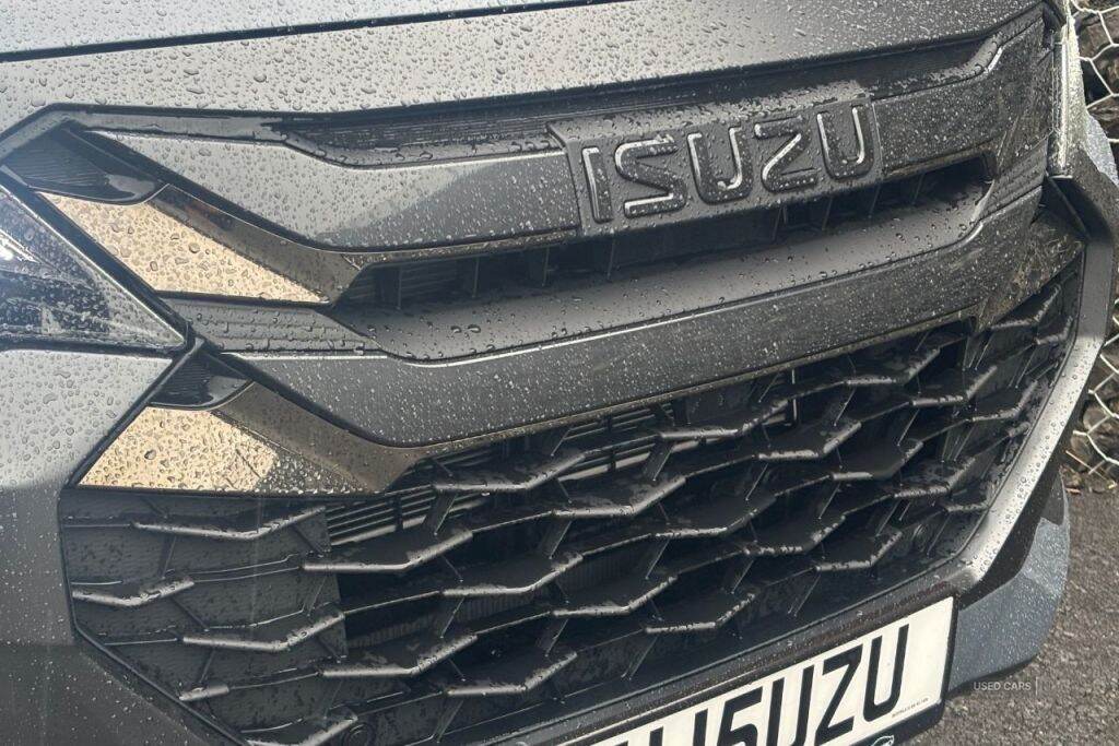 Apr 2025 Isuzu D-Max V-Cross STEEL Edition Automatic