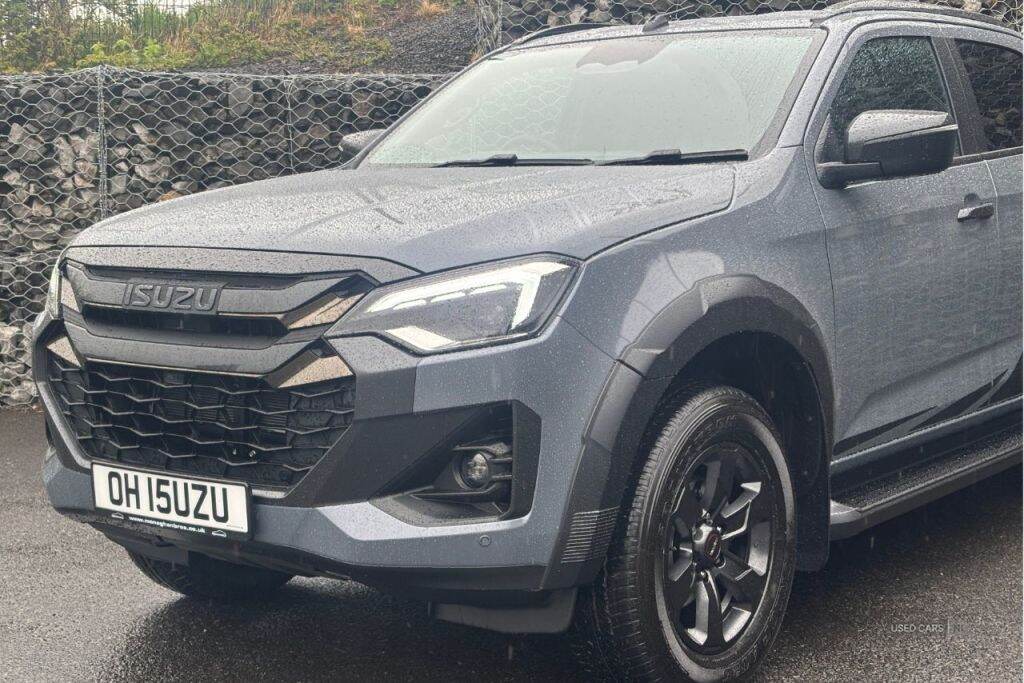 Apr 2025 Isuzu D-Max V-Cross STEEL Edition Automatic