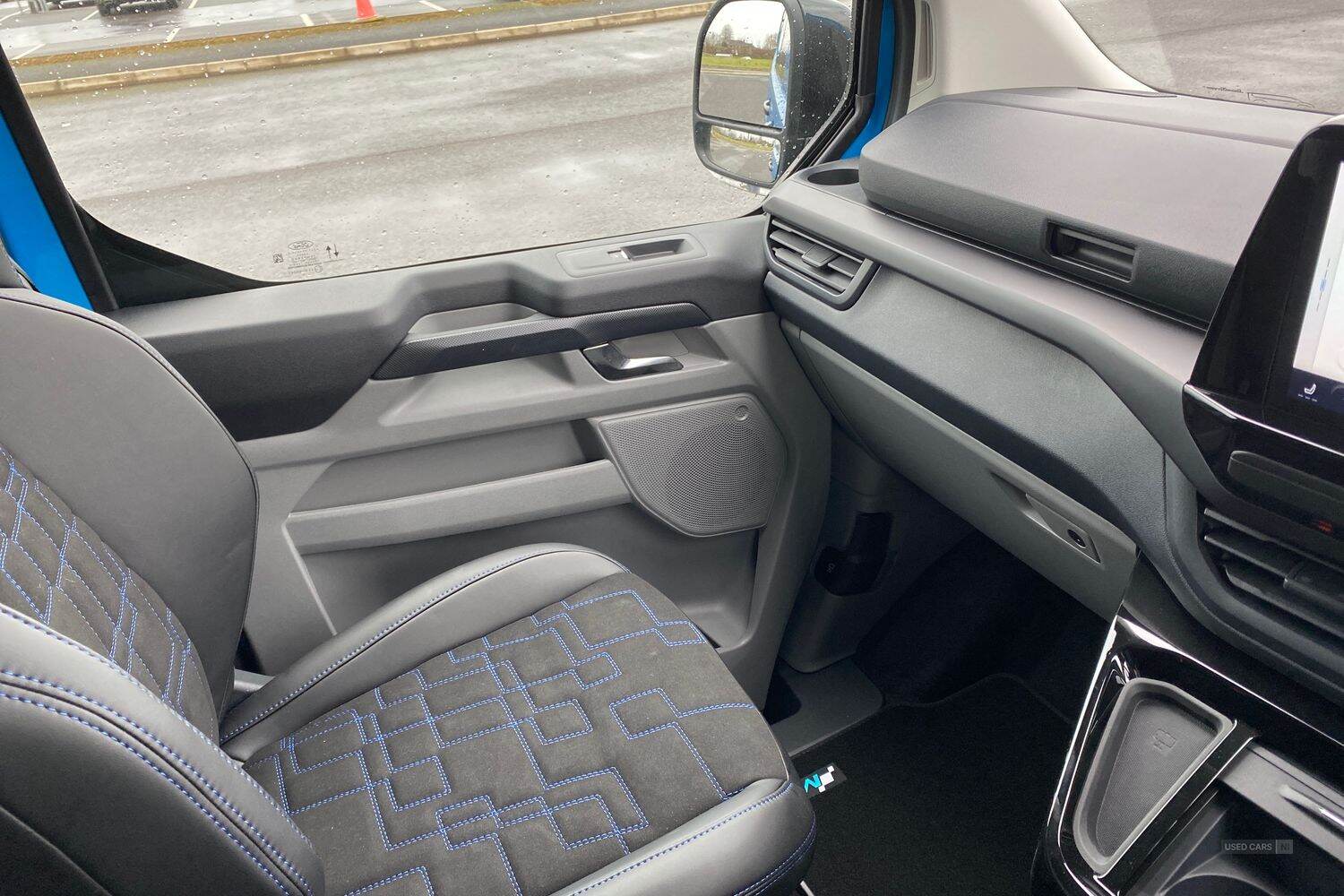 Ford E-TRANSIT CUSTOM 320 MSRT AUTO L1 SWB Double Cab In Van 65kWh 160kw 218PS BEV RWD Low Roof, LIFTGATE REAR CARGO DOOR, TOW BAR