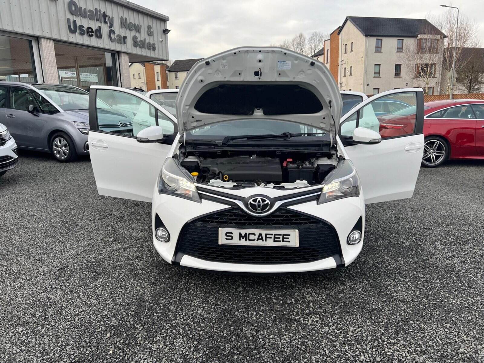 Dec 2014 Toyota Yaris 1.33 VVT-i Sport 5dr