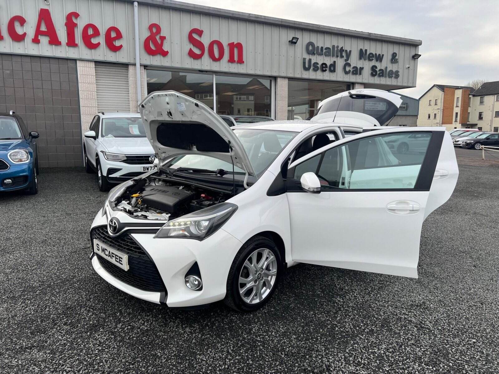 Dec 2014 Toyota Yaris 1.33 VVT-i Sport 5dr