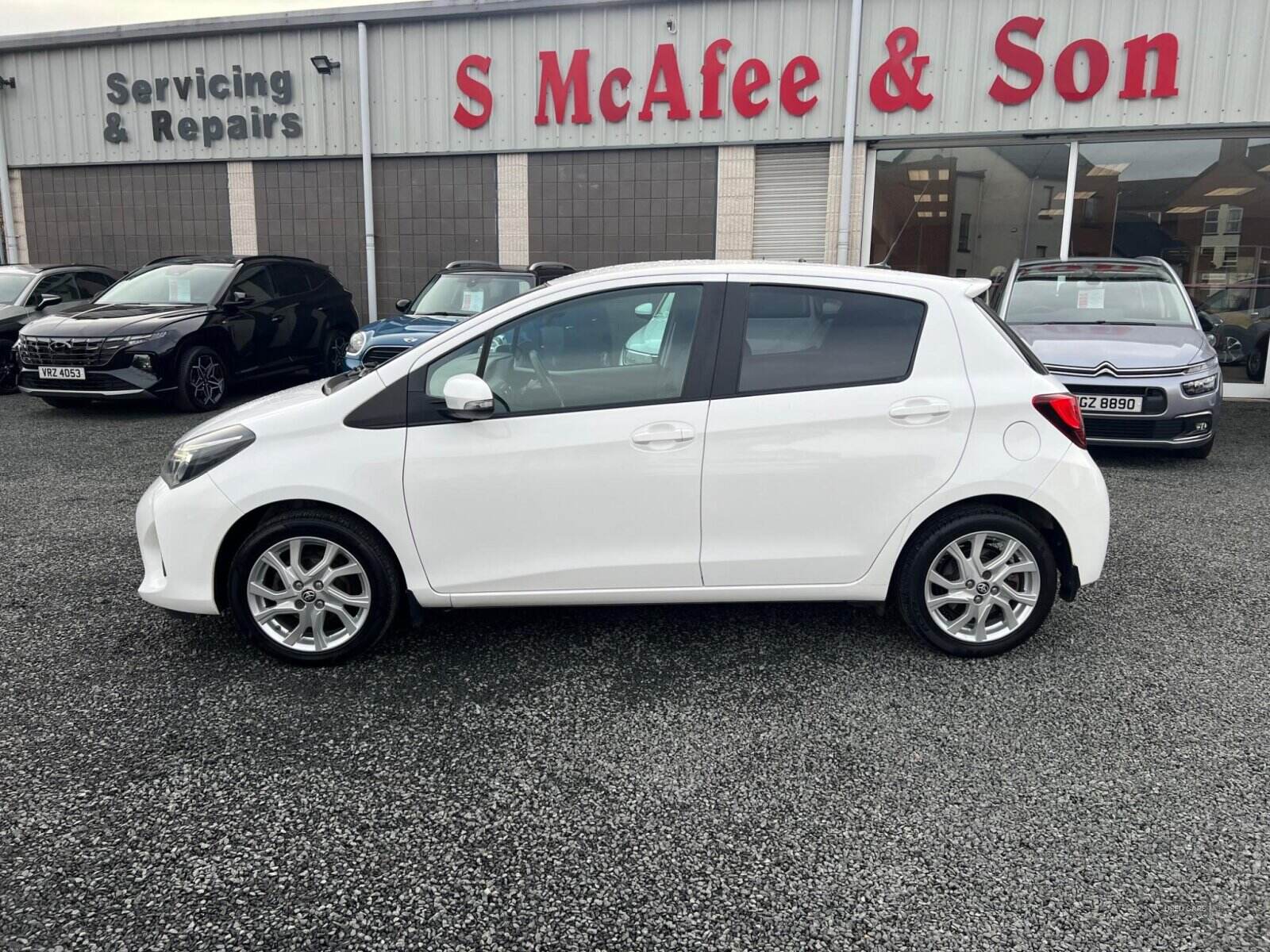 Dec 2014 Toyota Yaris 1.33 VVT-i Sport 5dr