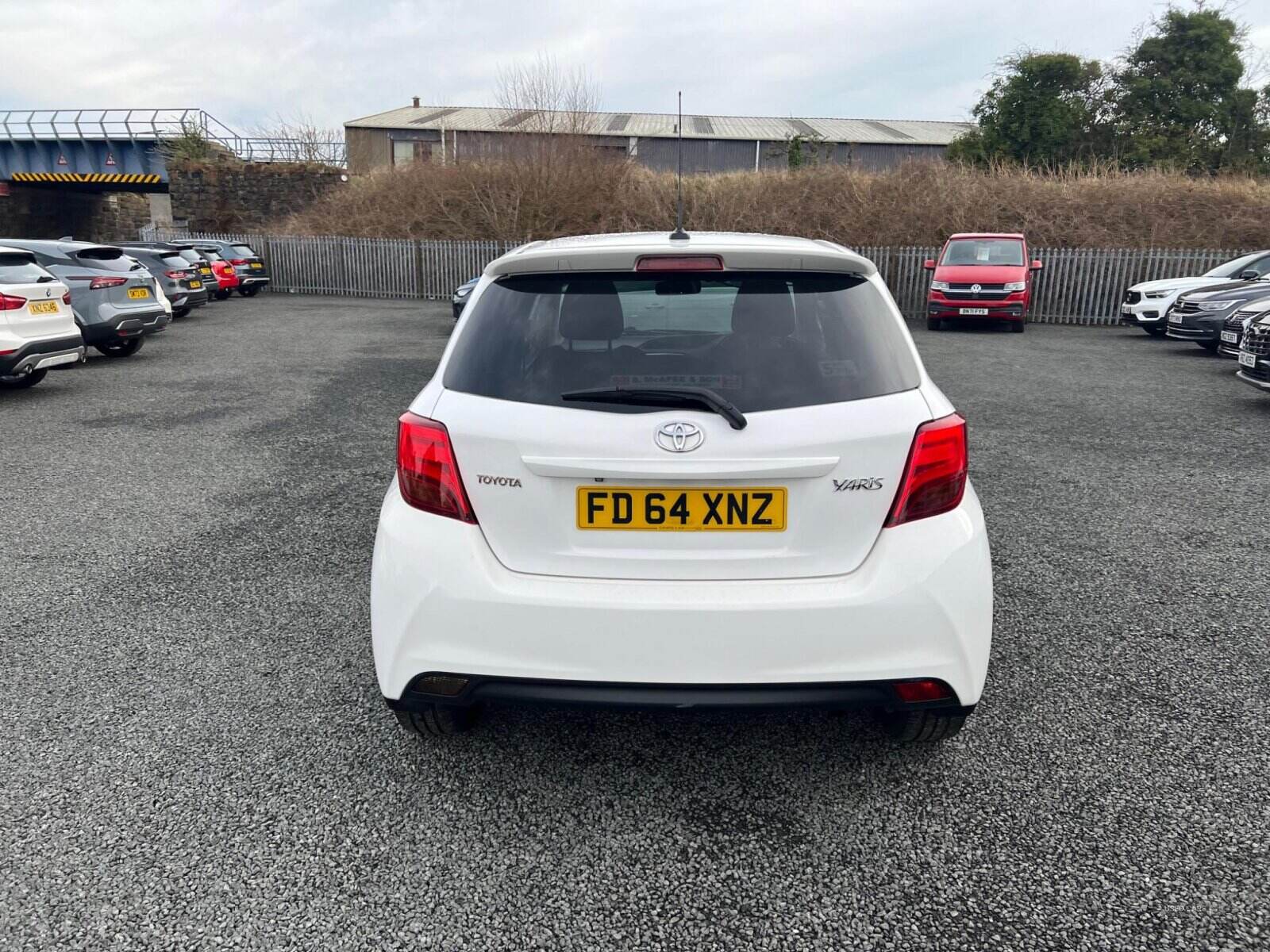 Dec 2014 Toyota Yaris 1.33 VVT-i Sport 5dr