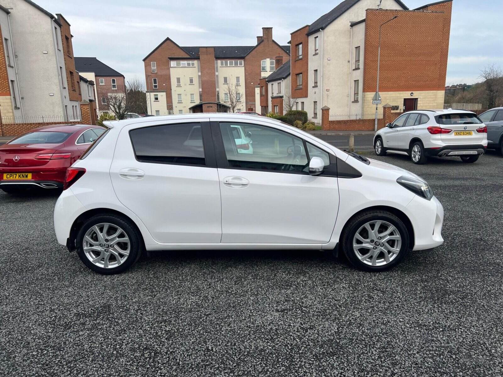 Dec 2014 Toyota Yaris 1.33 VVT-i Sport 5dr