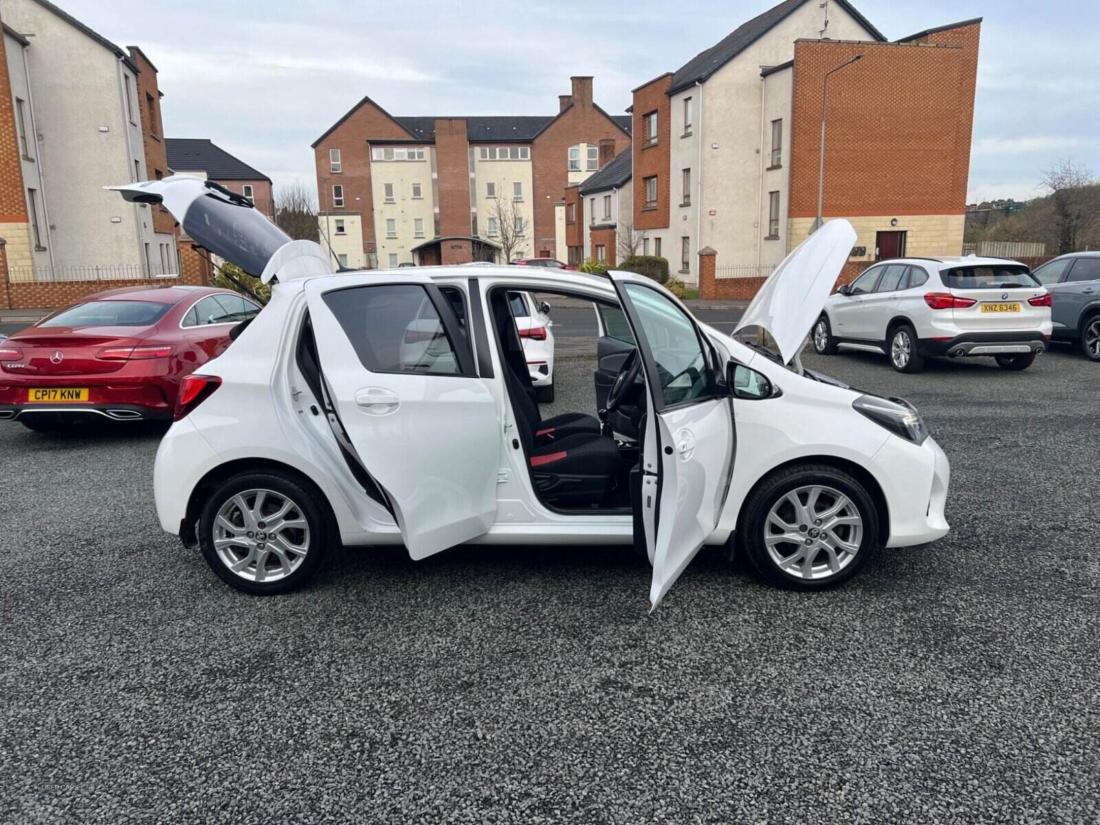 Dec 2014 Toyota Yaris 1.33 VVT-i Sport 5dr