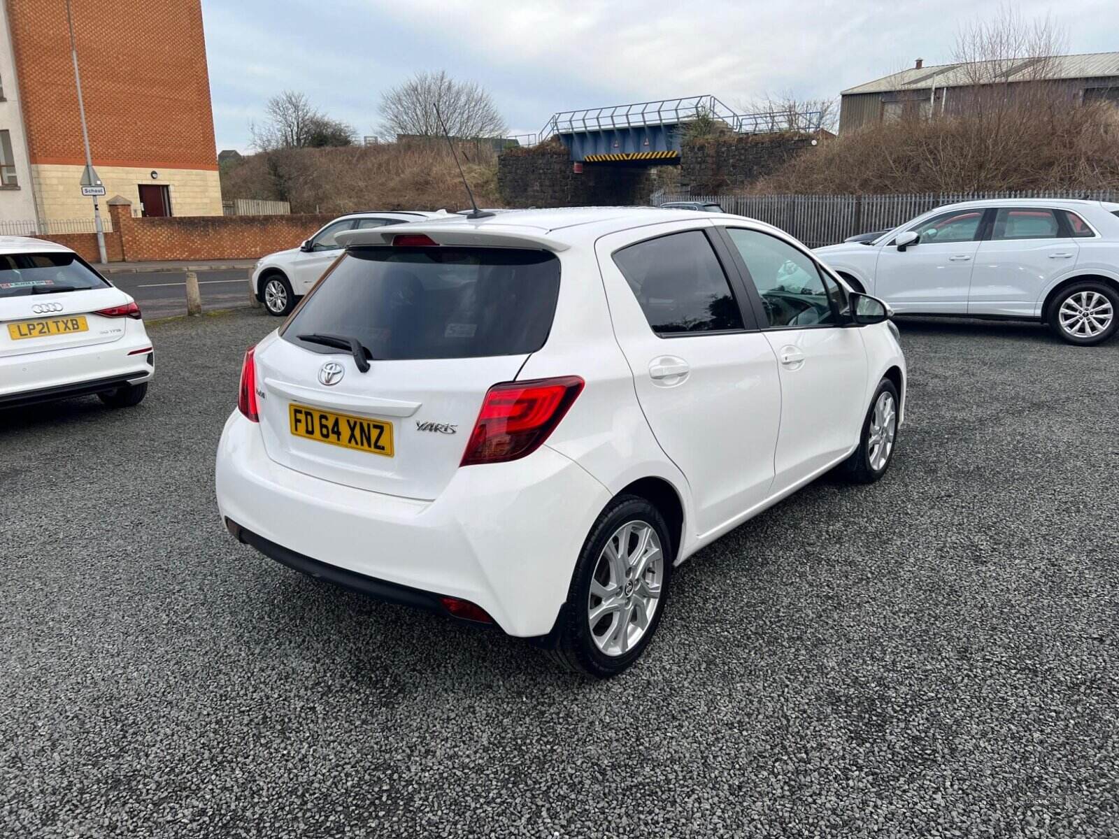 Dec 2014 Toyota Yaris 1.33 VVT-i Sport 5dr