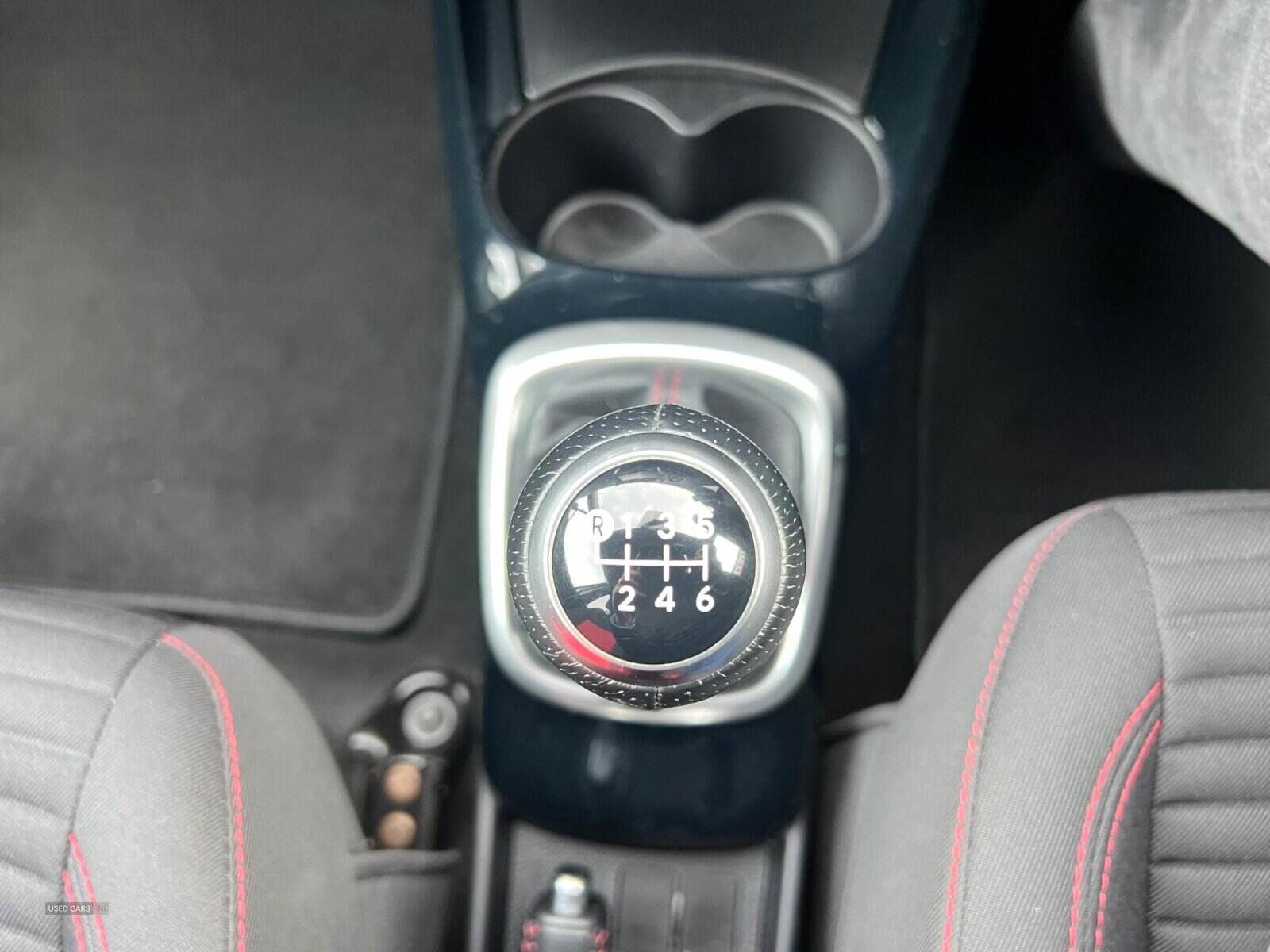 Dec 2014 Toyota Yaris 1.33 VVT-i Sport 5dr