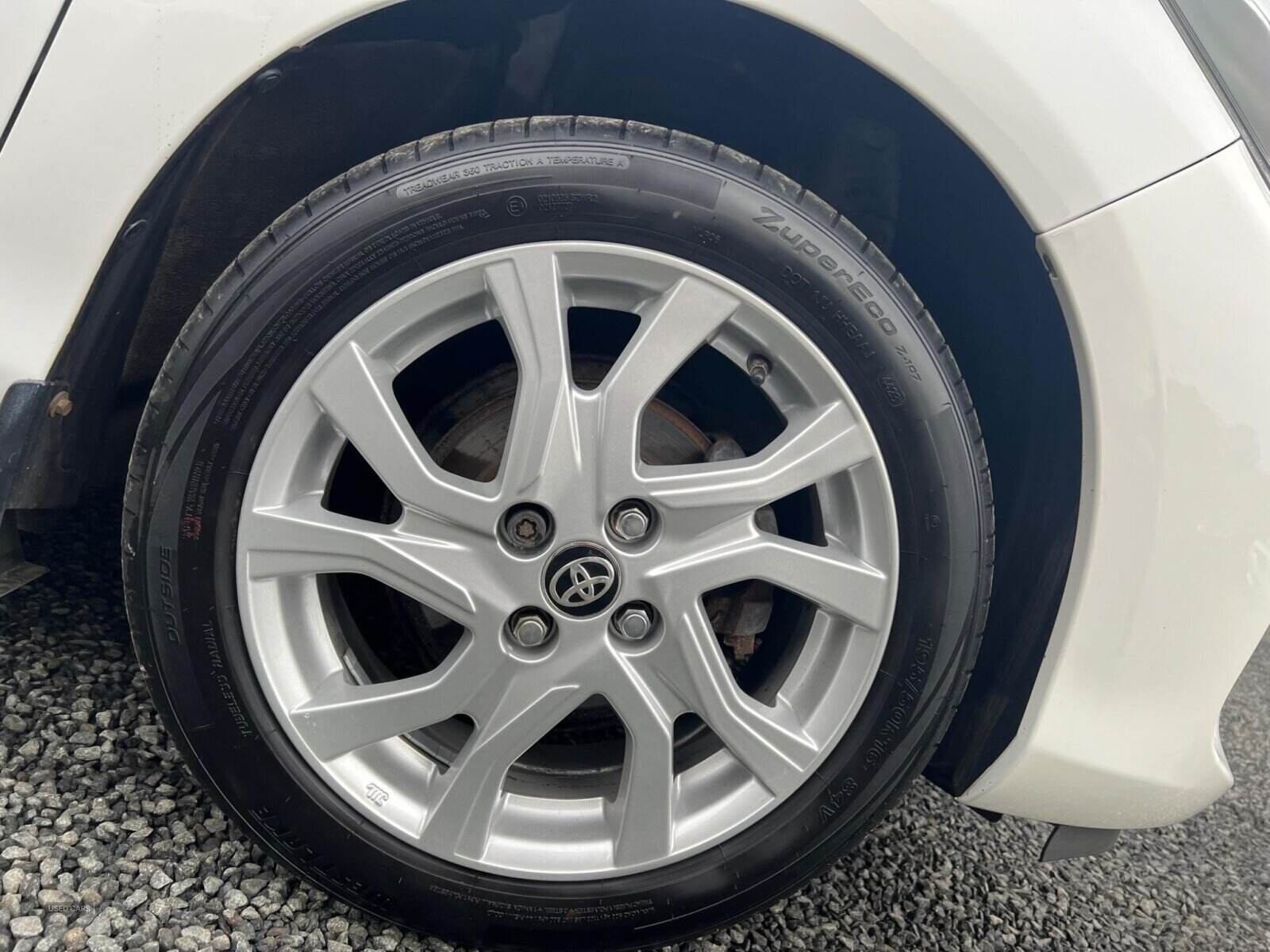 Dec 2014 Toyota Yaris 1.33 VVT-i Sport 5dr