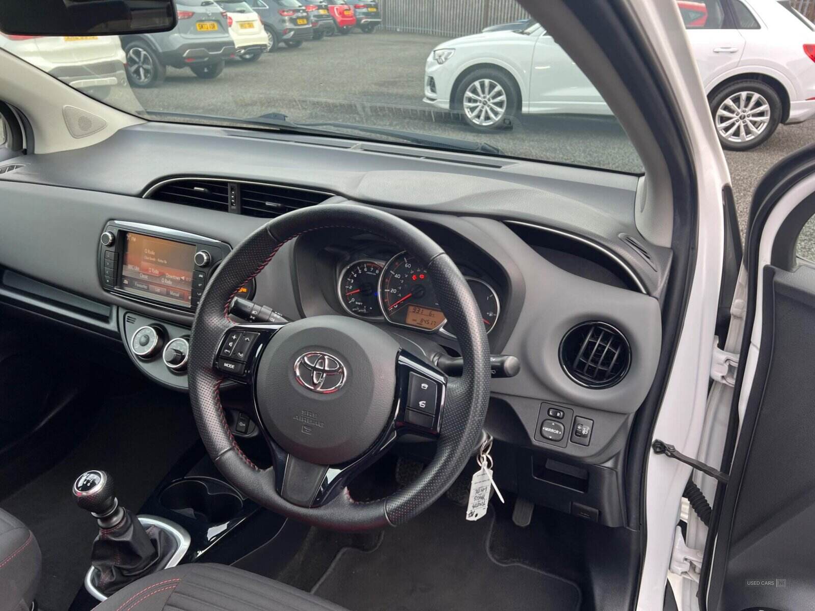 Dec 2014 Toyota Yaris 1.33 VVT-i Sport 5dr