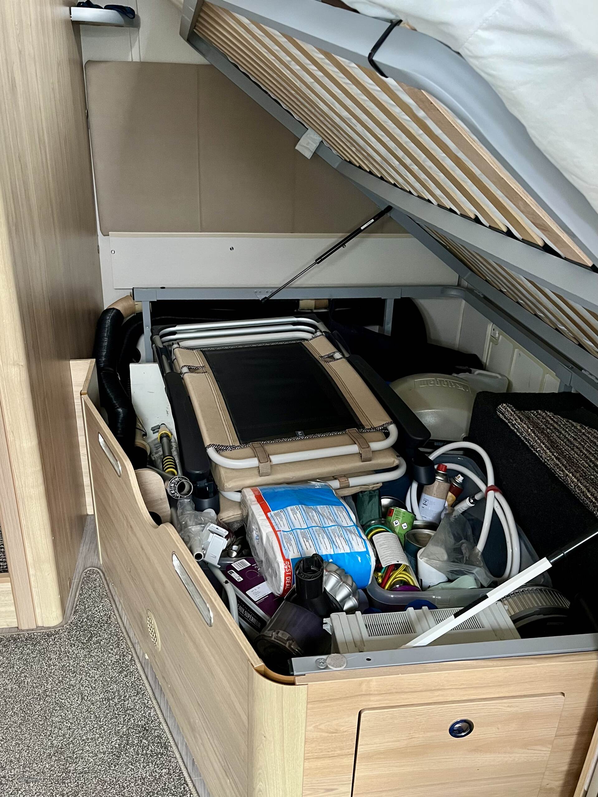 Mar 2017 Elddis Majestic 155 160hp fixed bed, 4 berth, 4 seat belts