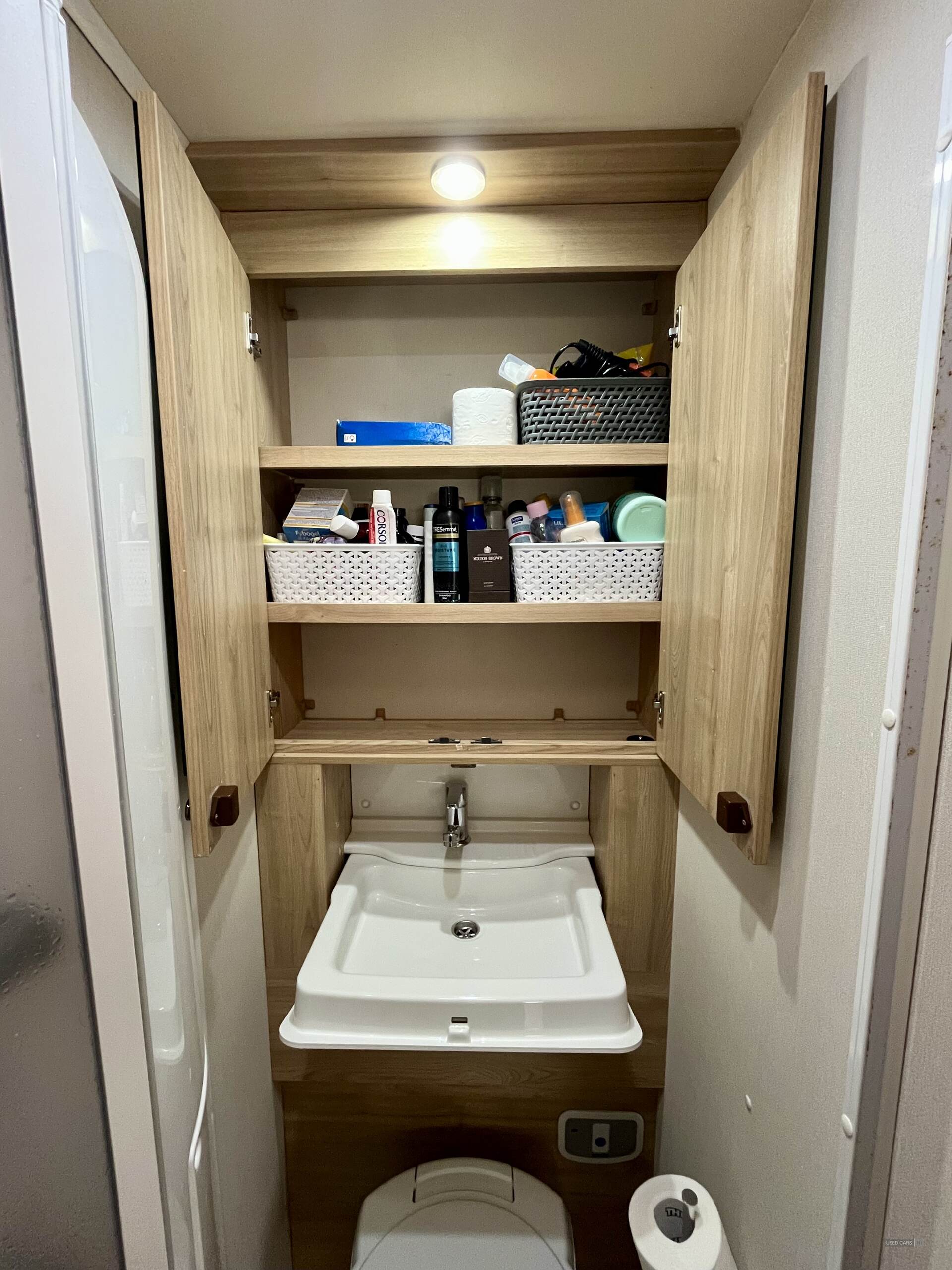 Mar 2017 Elddis Majestic 155 160hp fixed bed, 4 berth, 4 seat belts