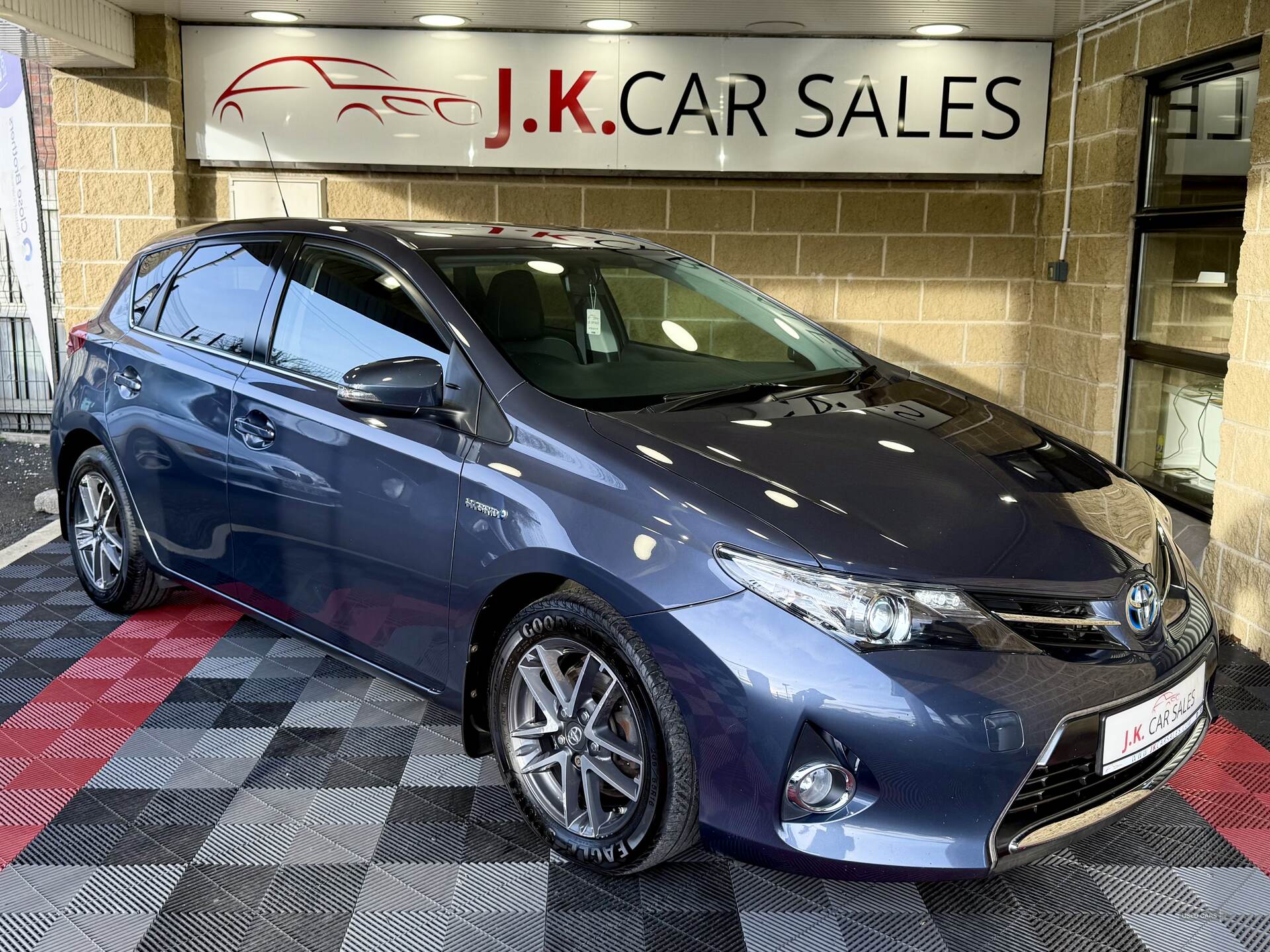 Jun 2014 Toyota Auris 1.8 VVTi Hybrid Icon+ 5dr CVT Auto