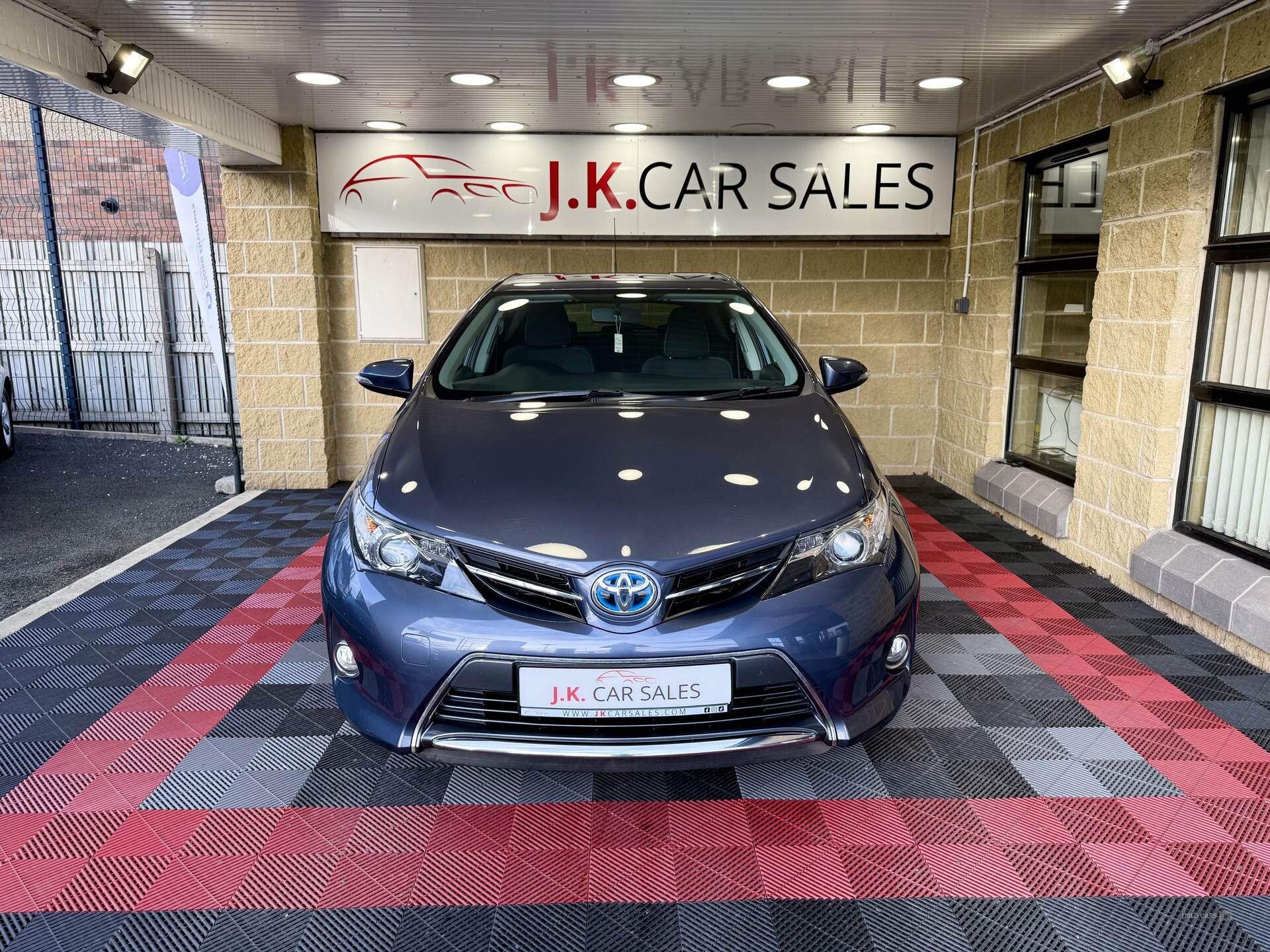 Jun 2014 Toyota Auris 1.8 VVTi Hybrid Icon+ 5dr CVT Auto