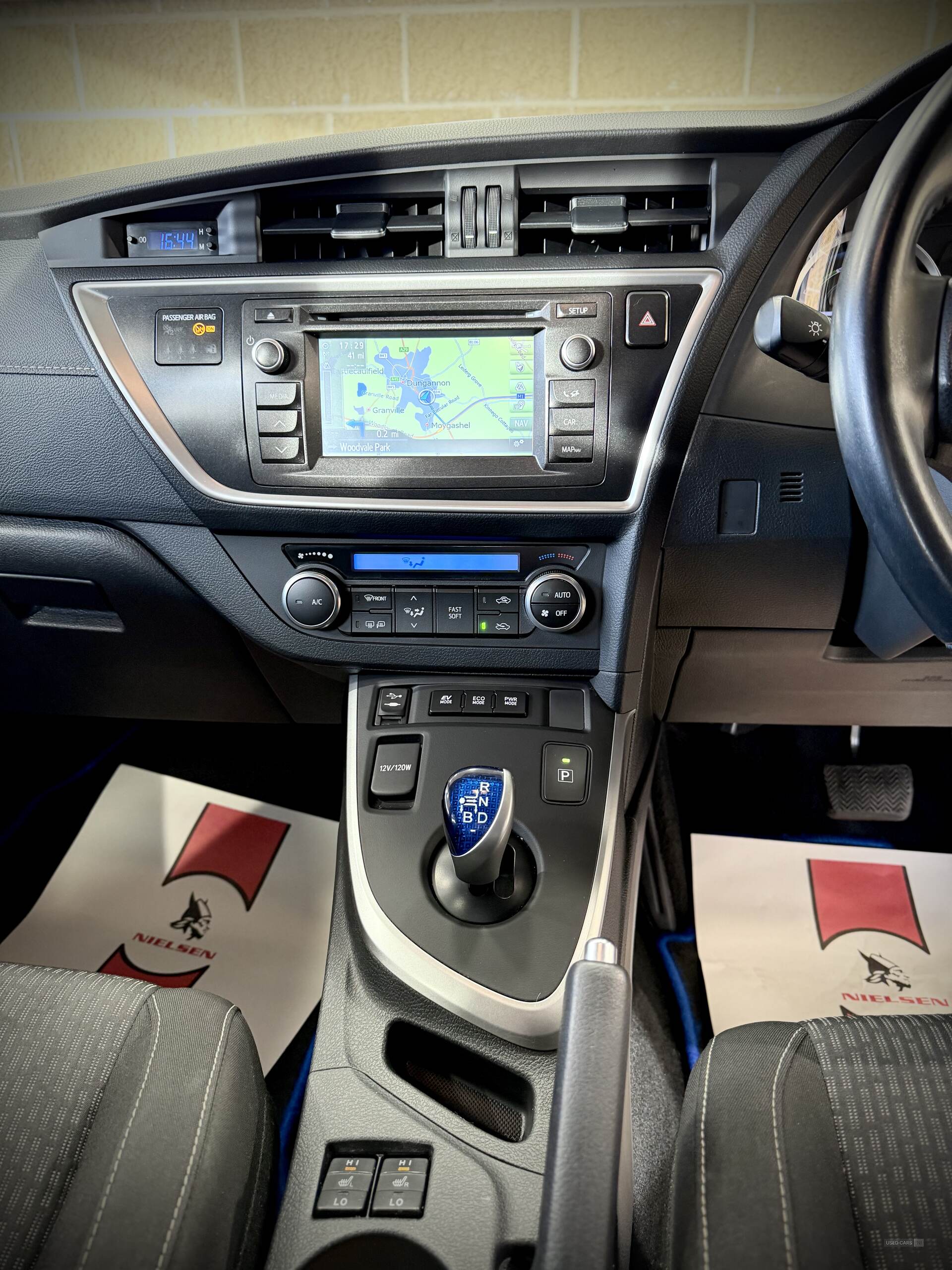 Jun 2014 Toyota Auris 1.8 VVTi Hybrid Icon+ 5dr CVT Auto
