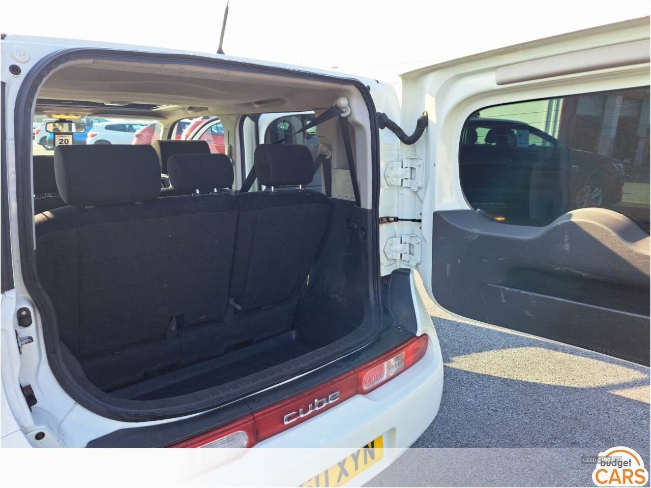 Nissan Cube ESTATE in Down