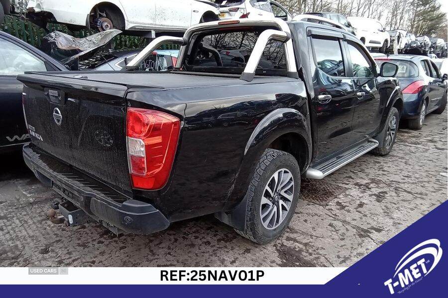 May 2016 Nissan NP300 Double Cab Pick Up Tekna 2.3dCi 190 4WD Auto