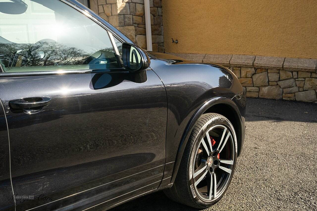 Feb 2014 Porsche Cayenne Platinum Edition Diesel 5dr Tiptronic S