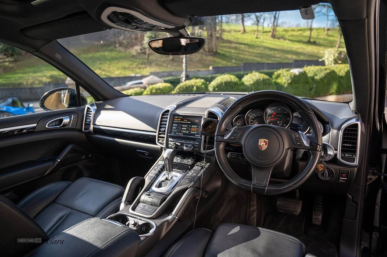 Feb 2014 Porsche Cayenne Platinum Edition Diesel 5dr Tiptronic S