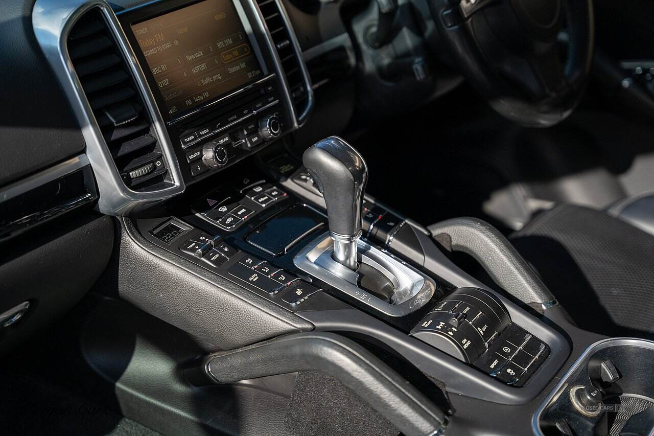 Feb 2014 Porsche Cayenne Platinum Edition Diesel 5dr Tiptronic S
