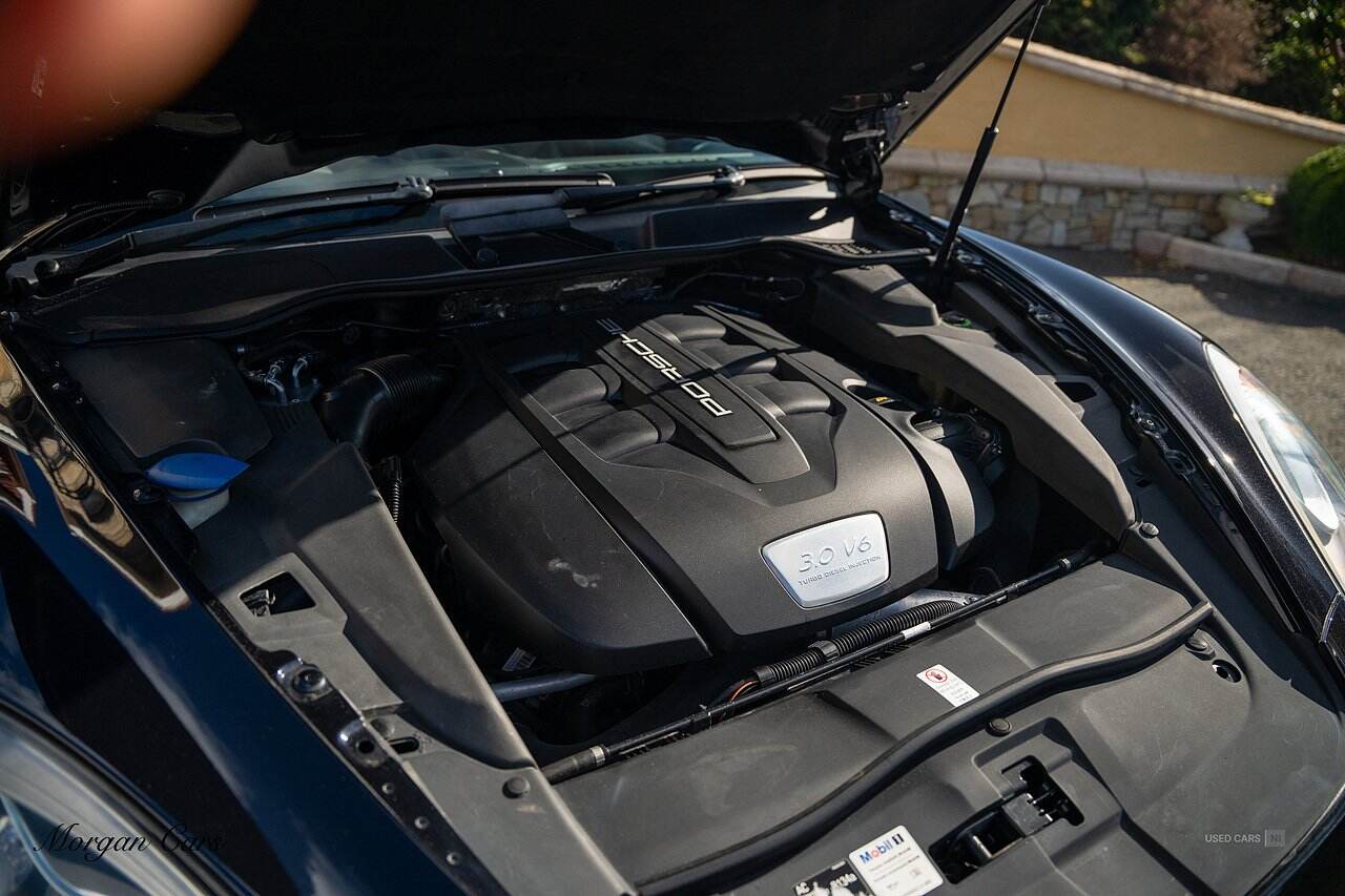 Feb 2014 Porsche Cayenne Platinum Edition Diesel 5dr Tiptronic S