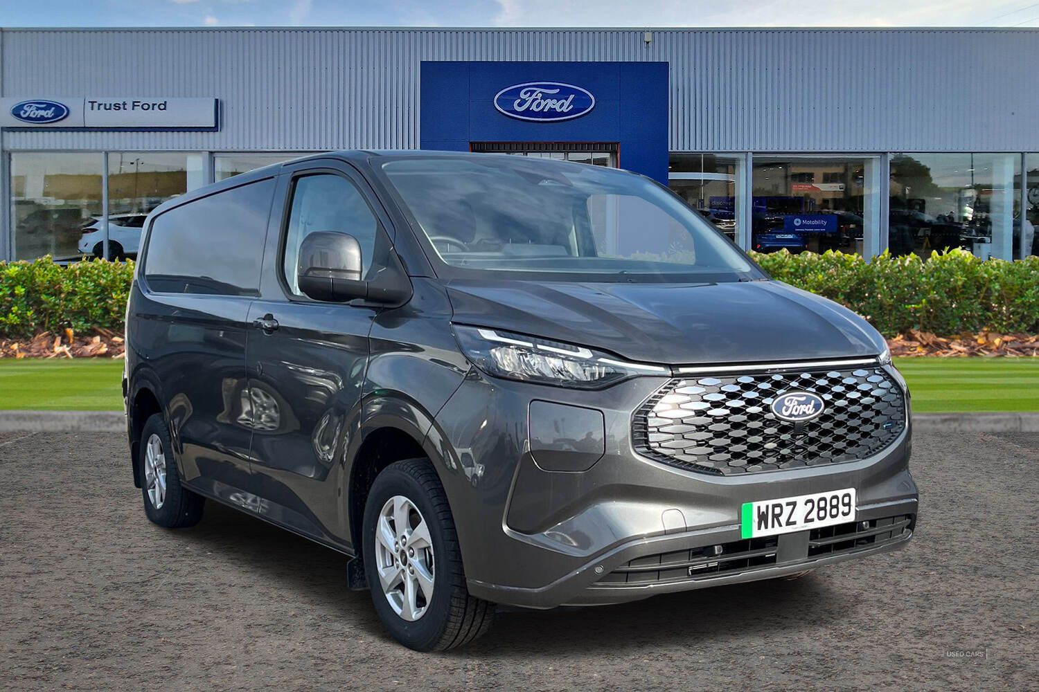 Dec 2024 Ford Transit Custom 100kW 65kWh H1 Van Limited Auto
