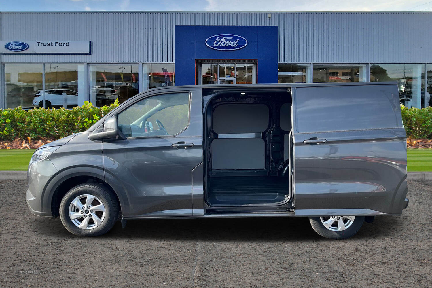 Dec 2024 Ford Transit Custom 100kW 65kWh H1 Van Limited Auto