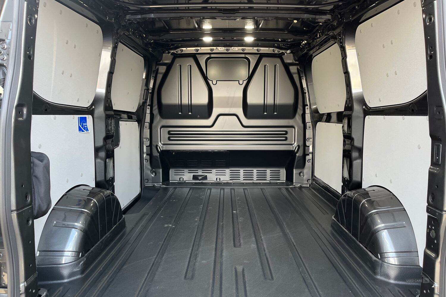 Dec 2024 Ford Transit Custom 100kW 65kWh H1 Van Limited Auto